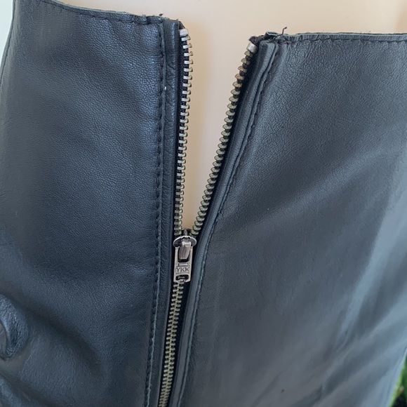 Sportsgirl black leather mini skirt - Picture 3 of 7